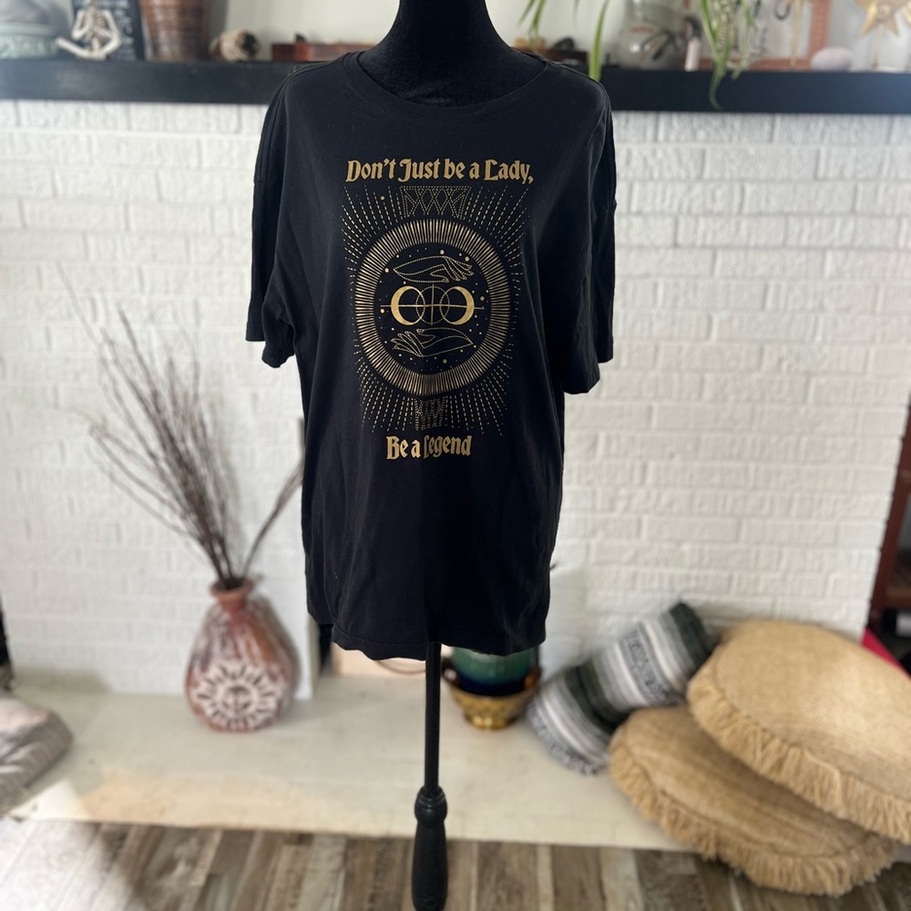 Nike Black and Gold Short Sleeve Tee with Graphic Design